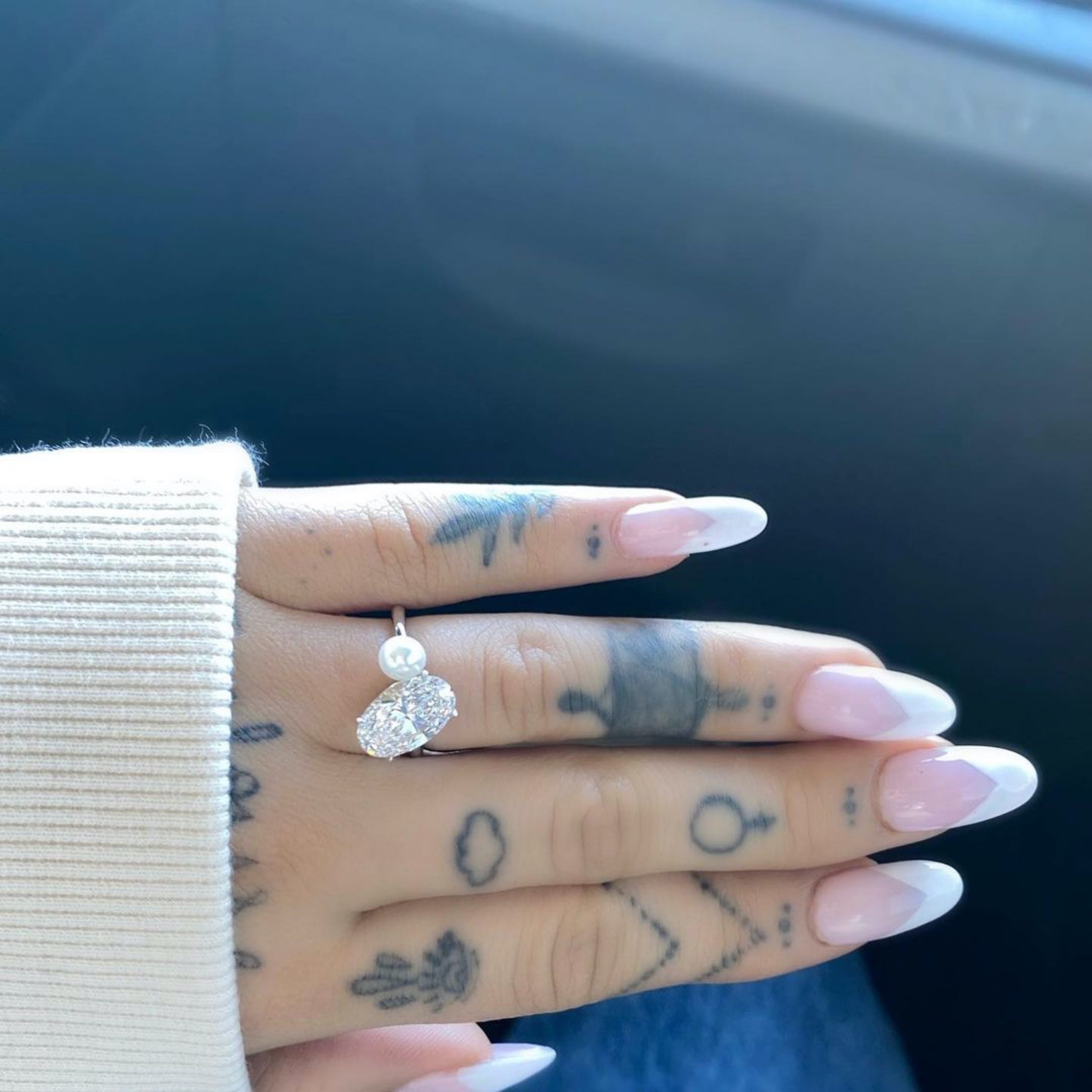 Ariana Grande Engagement ring scaled