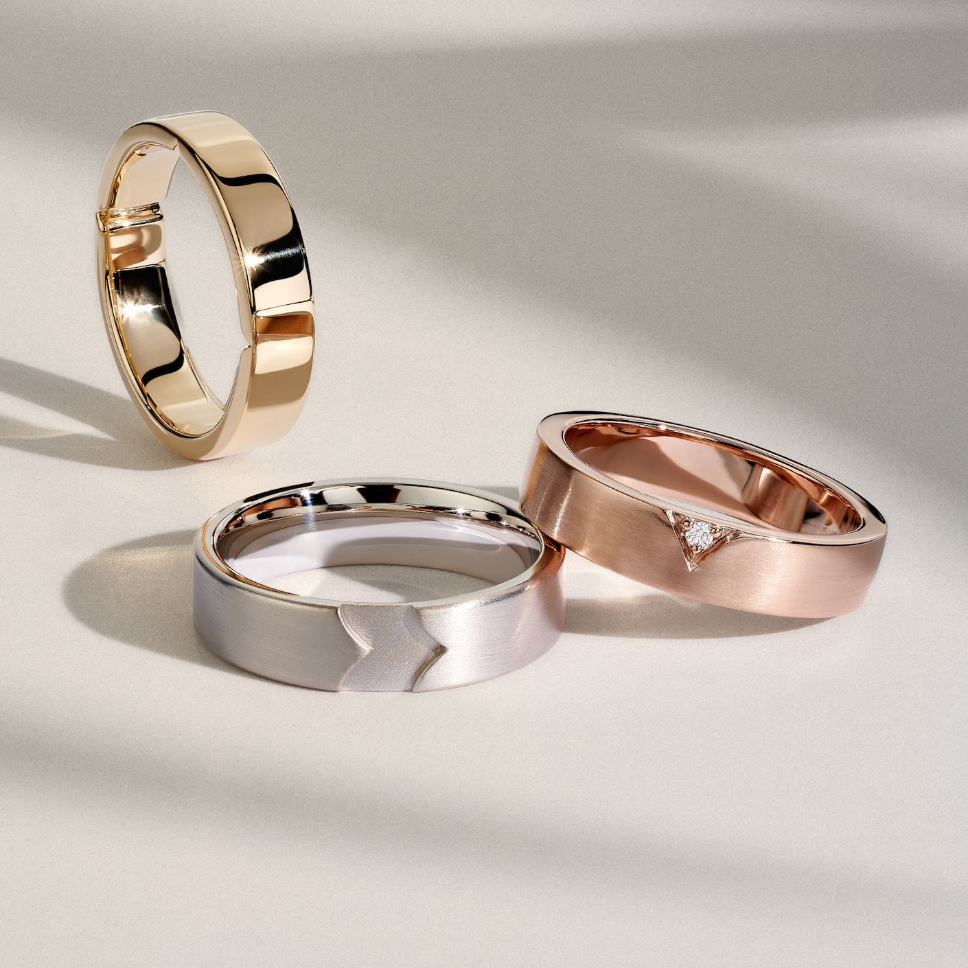 A Complete Guide to Wedding Bands for Men (8 Must-Know Tips)