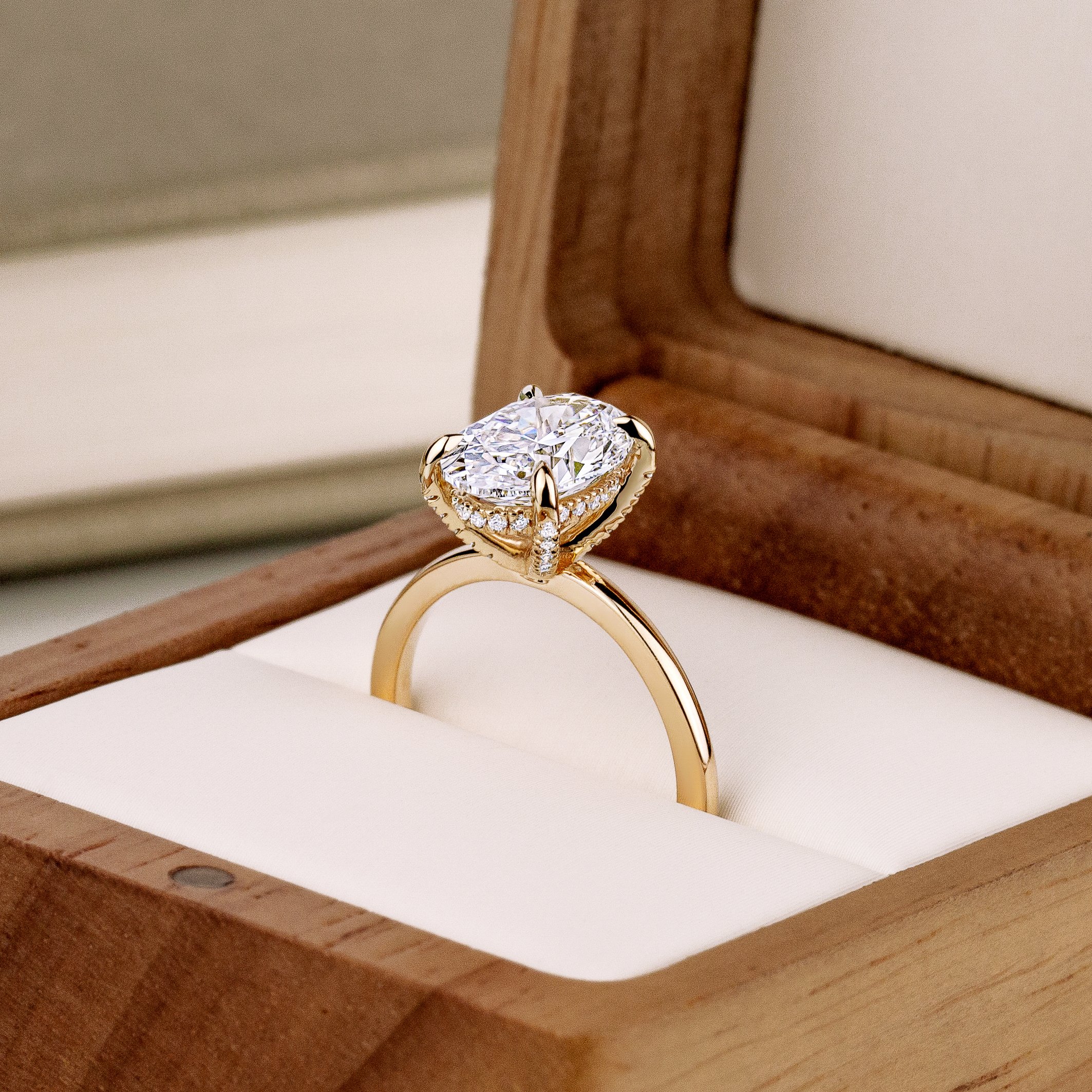 How to Measure Ring Size for a Surprise Proposal: 12 Tips & Facts