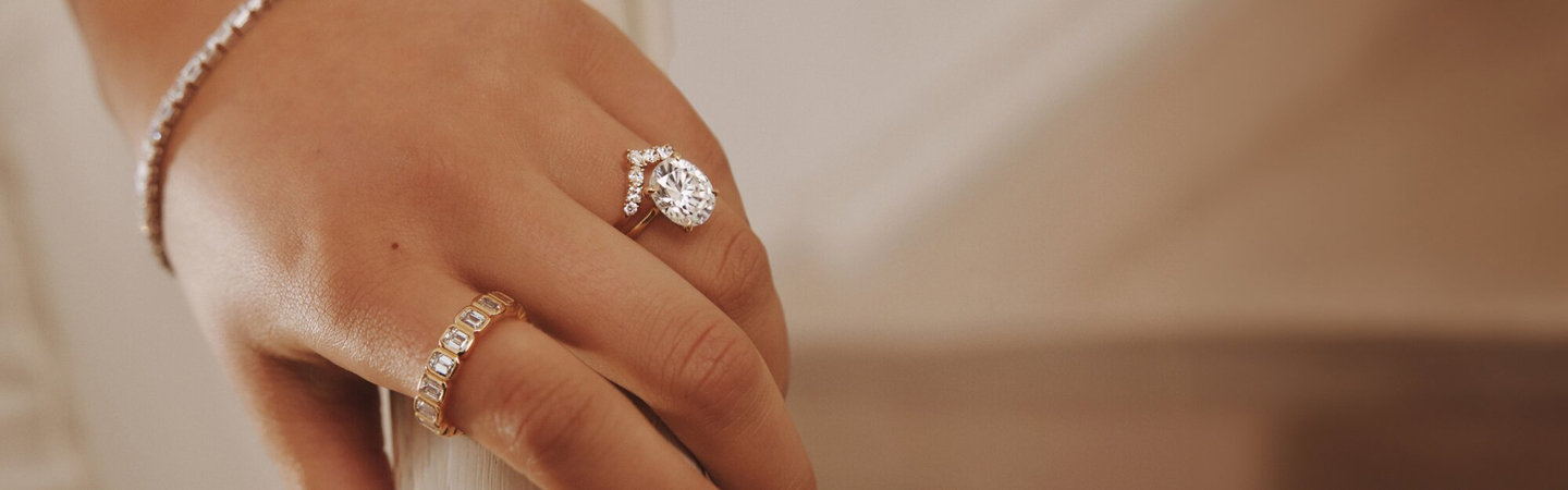 What finger to wear a wedding top ring on male
