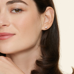 Rose Freshwater Cultured Pearl Stud Earrings (6mm)
