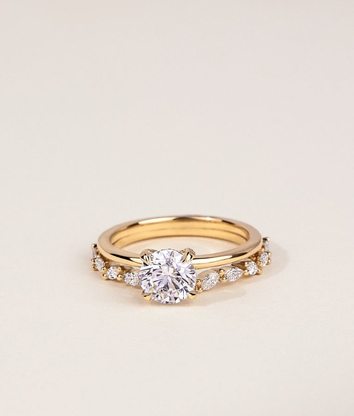 What is the traditional amount to spend on an engagement ring deals