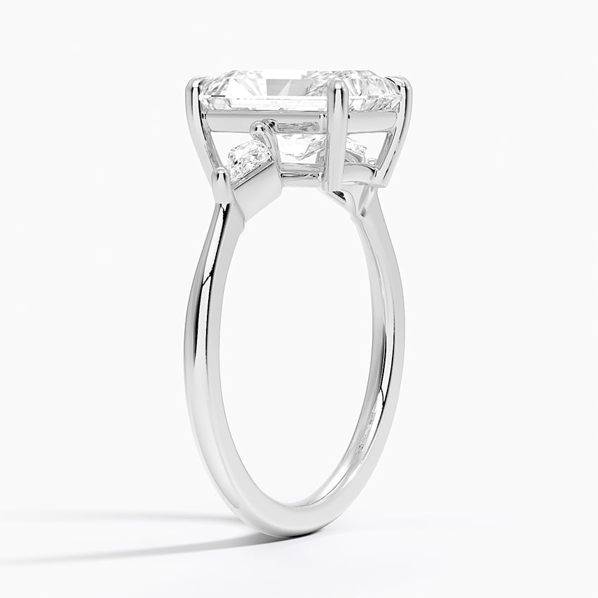 18K White Gold Cometa Three Stone Diamond Ring