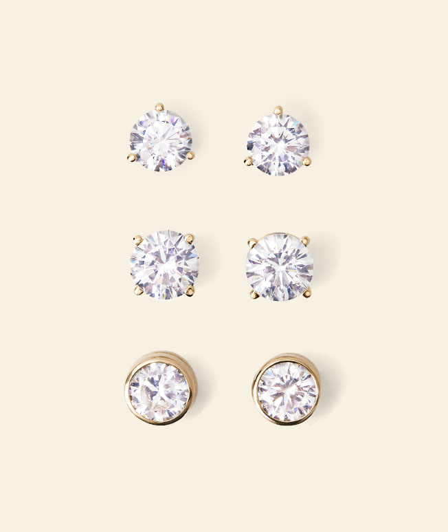 Assortment of yellow gold, round diamond studs in a variety of settings.