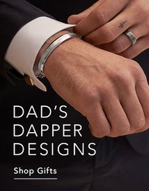 Model wearing men's fine jewelry and wedding band.
