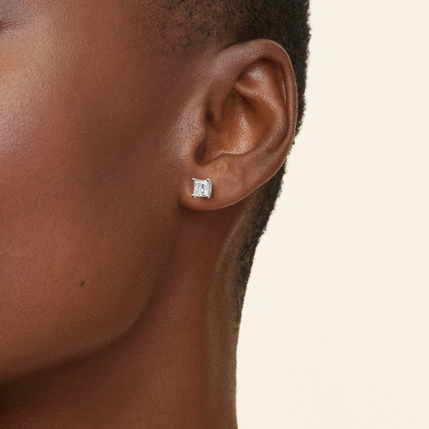 18K White Gold Princess Diamond Stud Earrings (1 1/2 ct. tw.)