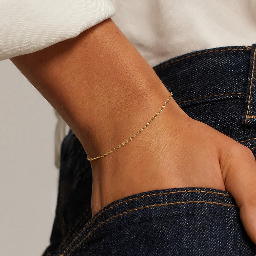 Dezi 7 in. Twisted Herringbone Bracelet in 14K Yellow Gold