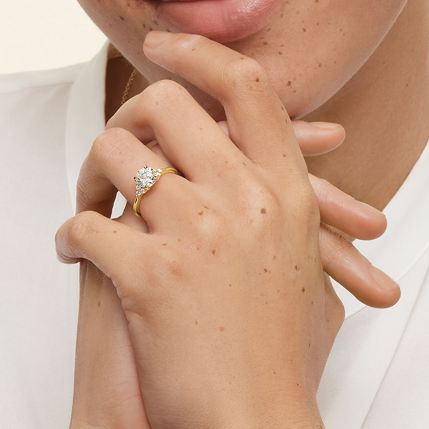 Melody Diamond Ring in 18K Yellow Gold