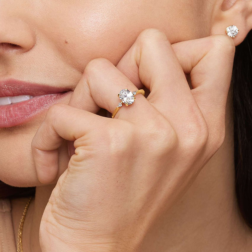 18K Yellow Gold Petite Cometa Three Stone Diamond Ring