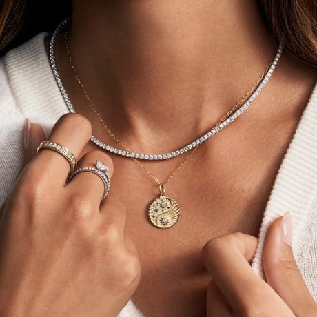 Harmony Diamond Medallion Necklace (1/10 ct. tw.)