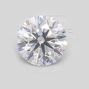 Round diamond — real photo